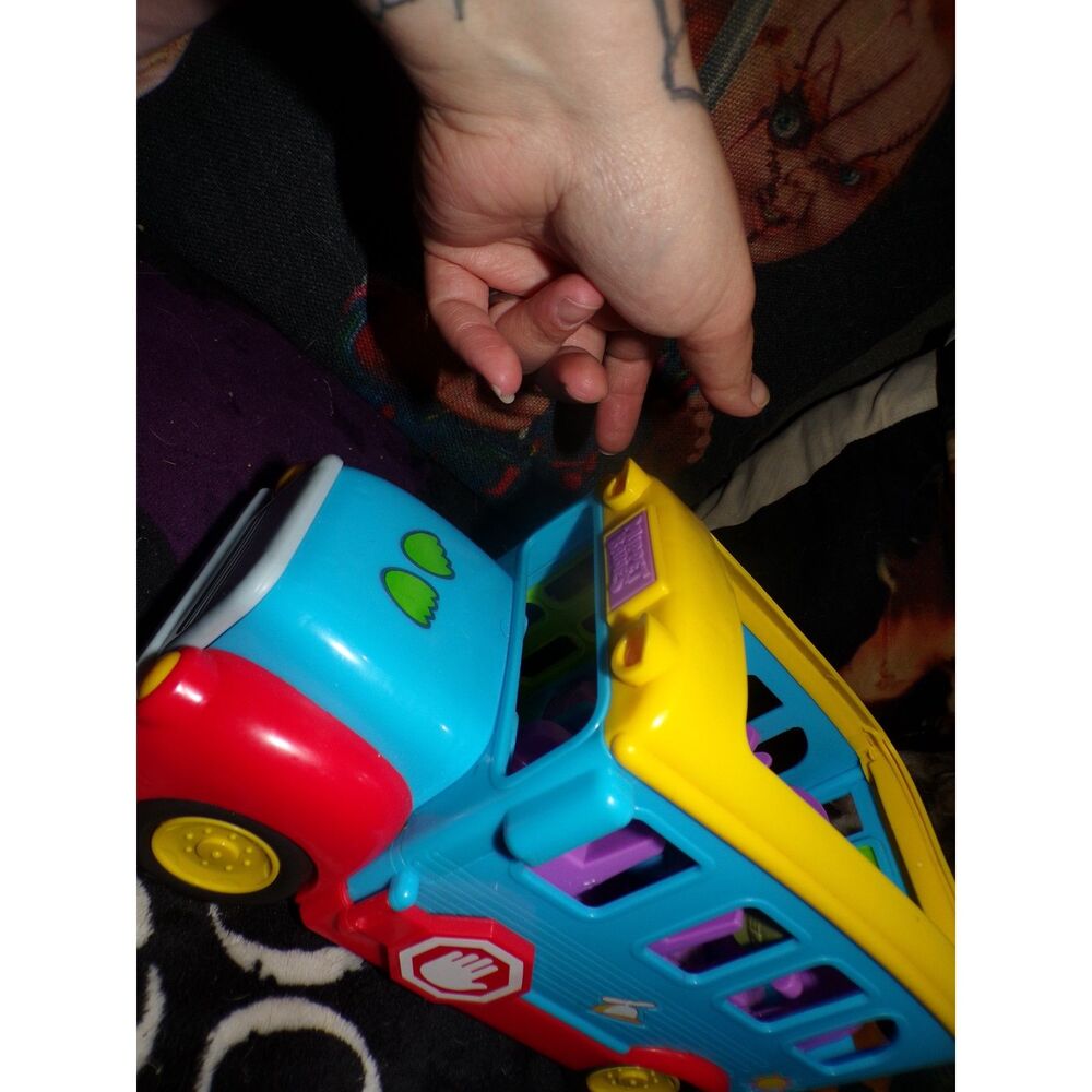Muppet Babies bus and 2 figures-y2